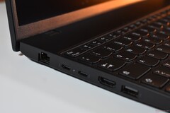 A Lenovo ThinkPad L16 Gen 2 AMD AMD Ryzen 5 Pro 215-tel.