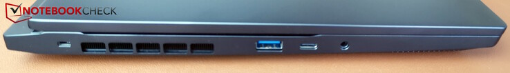 Balra: Kensington, USB-A (5 Gb/s), USB-C (5 Gb/s kiegészítő funkciók nélkül), 3,5 mm-es fejhallgató-csatlakozó