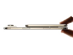 A BMX SolidSafe Air Qi2 vezeték nélküli mágneses mágneses power bank 6,8 mm vastag.