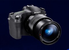 Kilenc év után végre megjelenik a Sony RX10 IV utódja.
