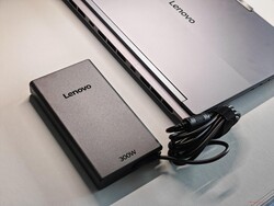 Nagy, 300 wattos tápegység