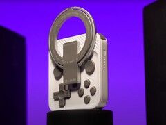 Az Abxylute M4 Snap-On Mobile Controller retro fehér színben (Kép forrása: Abxylute)