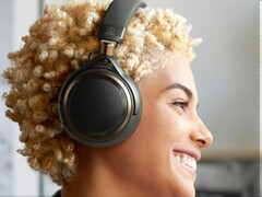 Az Audio-Technica ATH-AL5NC vezeték nélküli fejhallgató nyitott háttámla-kialakításának köszönhetően nagy felbontású zenét ad vissza széles, légies hangtérrel.