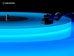 Az Audio-Technica Hotaru világító lemezjátszó a Milánói Design Héten debütál. (Kép forrása: Audio-Technica)