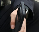 A Find X8 Ultra állítólagos felvétele egy védőtokban. (Kép forrása: Weibo via TECH INFO)