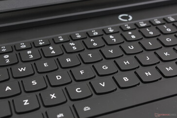 Az egyszerű membránbillentyűk szilárdabbak és kényelmesebbek, mint a legtöbb ultravékony laptopon