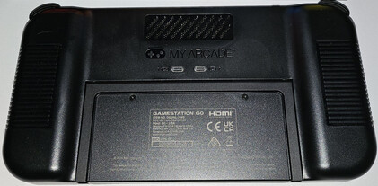 A Gamestation Go hátoldalán két USB-C portot integráltak a vezérlők számára (Kép forrása: Marc Zander, Notebookcheck)