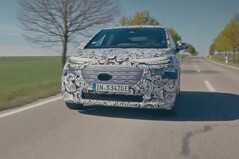 A kezdeti vázlatok után az új Audi A2 e-tron most a valóságban is megjelenik álcafóliában az észak-svédországi jégen és havon, valamint a szélcsatornában végzett tesztvezetések során.