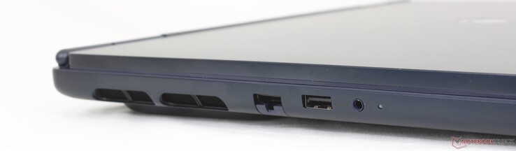 Balra: RJ-45 (1 Gbps), USB-A 3.2 Gen. 1 (5 Gbps), 3,5 mm-es fejhallgató