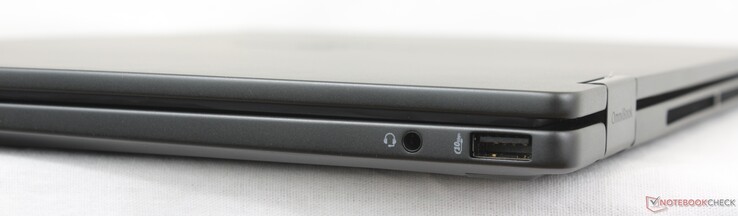 Jobbra: 3,5 mm-es fejhallgató, USB-A (10 Gbps)
