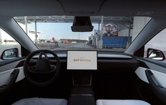 Egy Tesla autonóm módon a Giga Berlin parkolójába hajt (Kép forrása: Tesla on X)