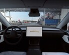 Egy Tesla autonóm módon a Giga Berlin parkolójába hajt (Kép forrása: Tesla on X)
