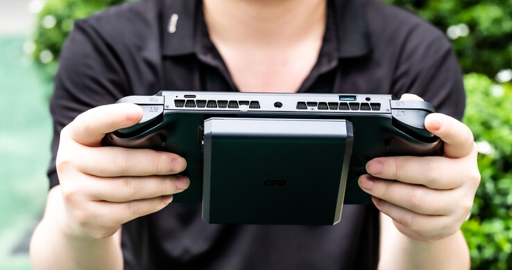 A GPD Win 5 külső akkumulátorral. (Kép forrása: GPD)