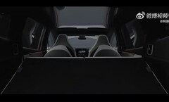 Az új Tesla Model Y L SUV belseje (Kép forrása: Tesla on Weibo)