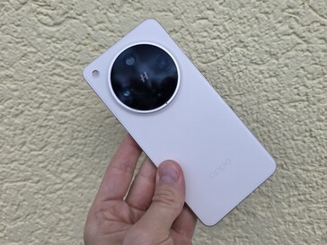 Oppo Find X8 Ultra felülvizsgálat. (Kép forrása: Marcus Herbrich/Notebookcheck)