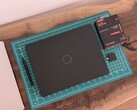 A Laptop 13 Pro gyártási folyamata inkább a hagyományos prosumer laptopokhoz, például a Razer Blade-hez hasonlít.