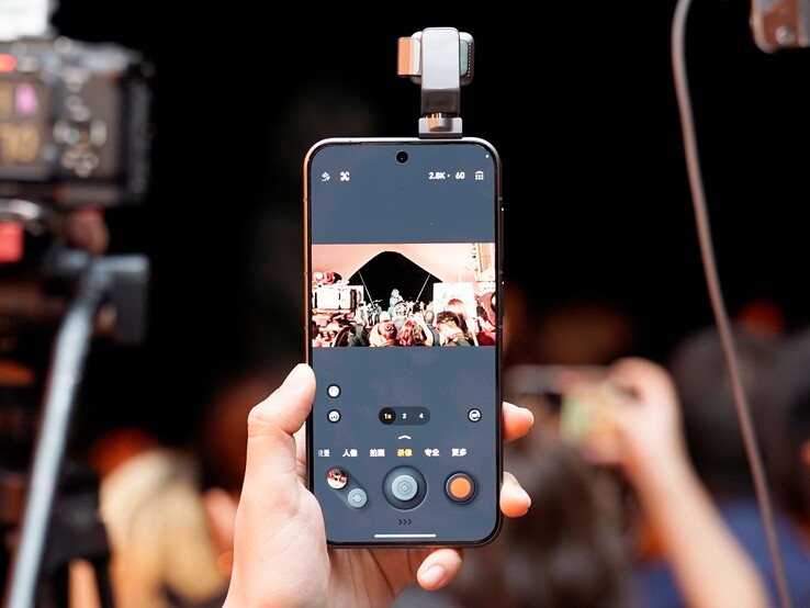 A Honor Robot Phone 200 megapixeles, ultra-nagy felbontású elsődleges érzékelővel rendelkezik.