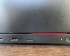 A Steam Machine piros fényű hibakódot jelez, ami nyilvánvalóan memória-újratanítási problémára utal.