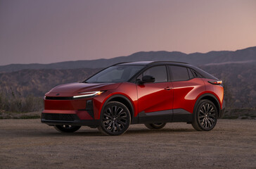 A 2026-os Toyota C-HR kompakt elektromos SUV.