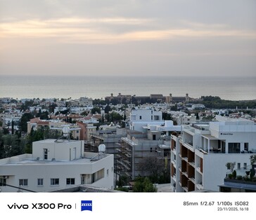 Vivo X300 Pro 12 MP 85 mm-es teleobjektív.