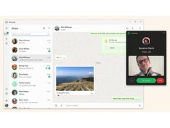 A WhatsApp promóciós képe a Windows 11-en, amely a chat felhasználói felületét mutatja be bézs színű háttér előtt. (Kép forrása: Microsoft Store)