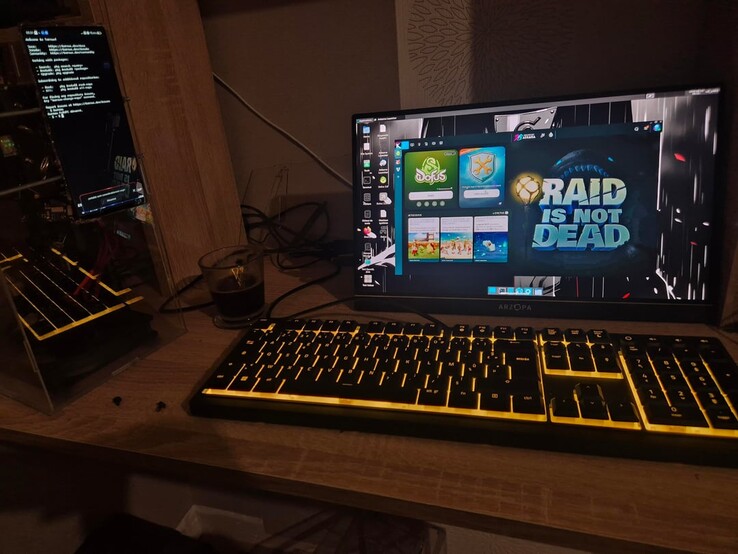 A módosított Z70 Ultra, amelyen az XFCE4 asztali környezet fut