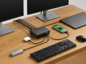 Belkin 12-in-1 dokkoló, amely egy laptophoz, két monitorhoz és egyéb perifériákhoz csatlakozik egy asztali számítógépes konfigurációban