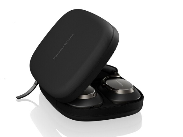 A Bowers & Wilkins Px8 S2 tartozéka egy hordtáska. (Kép forrása: Bowers & Wilkins)