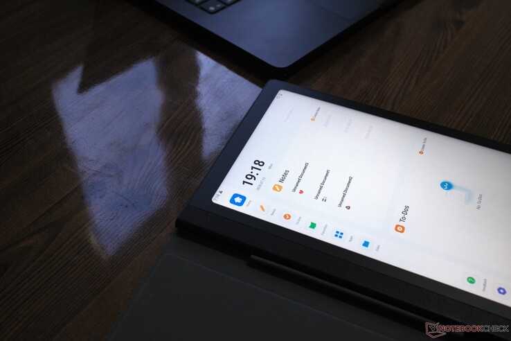 A Note E LCD-képernyőjén AG nano-bevonat található.