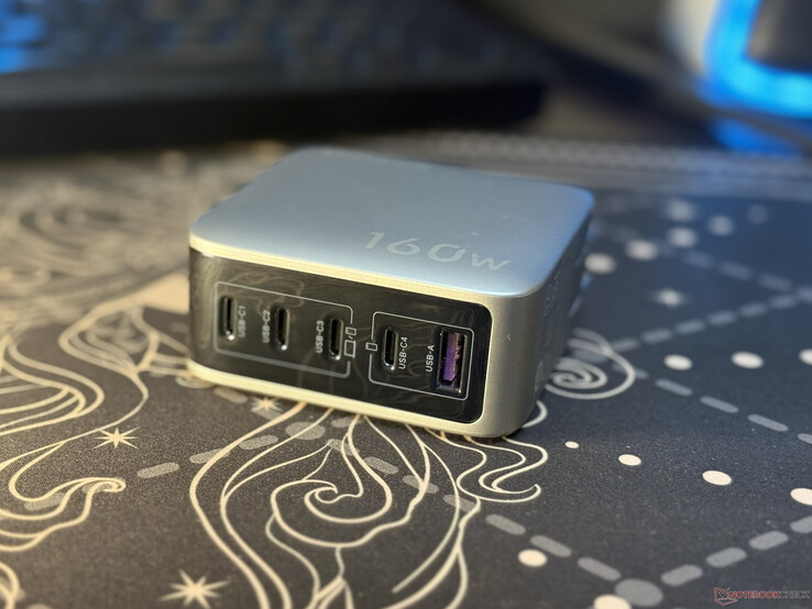 Az Ugreen Nexode Pro 160 W öt csatlakozója
