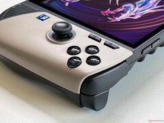 MSI Claw 8 AI+ w/ Lunar Lake