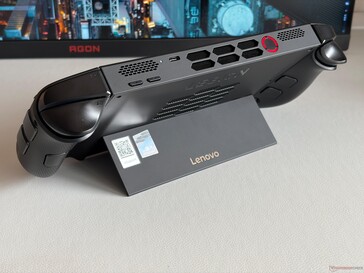 Felső: hangerőgombok, USB-C 4.0 (40 GBit/s, DisplayPort, Power Delivery), bekapcsológomb