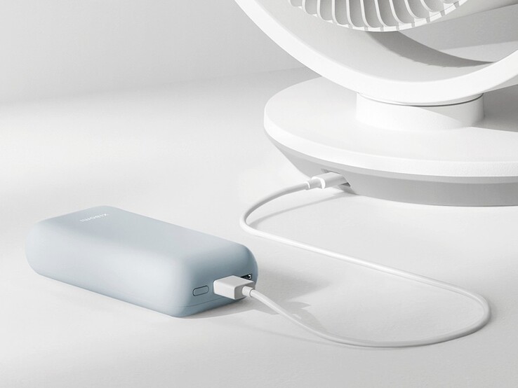 A Xiaomi Smart Desktop Air Circulation Fan (a képen) power bankkal is működtethető. (Kép forrása: Xiaomi)