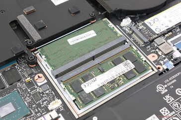 Két SODIMM bővítőhely összesen 64 GB-ig
