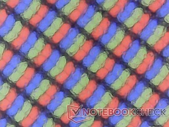 A szemcsézettség csak minimális a matt fedőréteg miatt