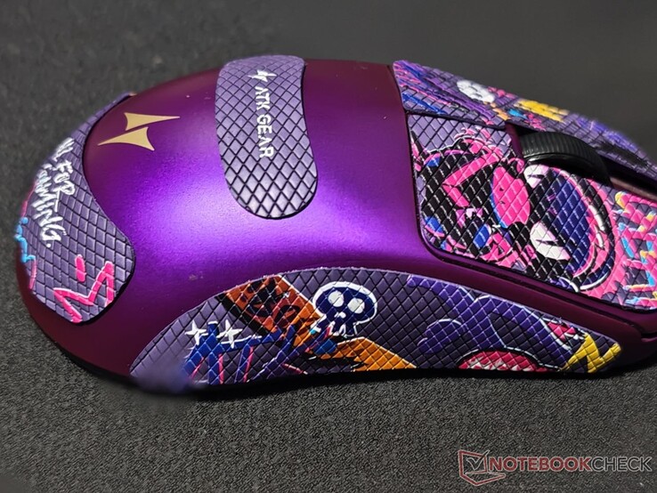 Teljesen feldíszítve matricákkal