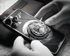 A Caviar egy Apple iPhone-t és egy Omega Seamaster-t kombinál. (Kép forrása: Caviar)