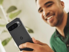 A továbbfejlesztett Most lejátszás funkciót a Pixel 9 Pro-hoz hasonló készülékek (a képen) felhasználói is megkaphatják. (Kép forrása: Google)