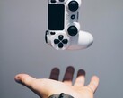 Bár a PS6 DualSense 2-je megtarthatja az itt látható eredeti DualSense alakját, a Sony esetleg új kapacitív vezérlőket is tesztelhet.