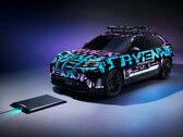A Porsche Cayenne elektromos SUV vezeték nélküli töltéssel (Kép forrása: Porsche)