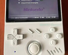 Game Console legújabb rip off valahogy úgy néz ki, kevésbé ergonomikus, mint az Anbernic RG40XX V. (Kép forrása: via Nittrx)