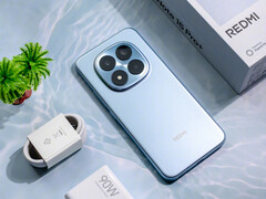 A Redmi Note 15 Pro Plus azúrkék színben. (Kép forrása: Xiaomi)