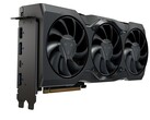 AMD Radeon grafikus kártya háromventilátoros hűtéssel és több kijelző kimenettel, köztük HDMI, DisplayPort és USB-C (Kép forrása: Notebookcheck)