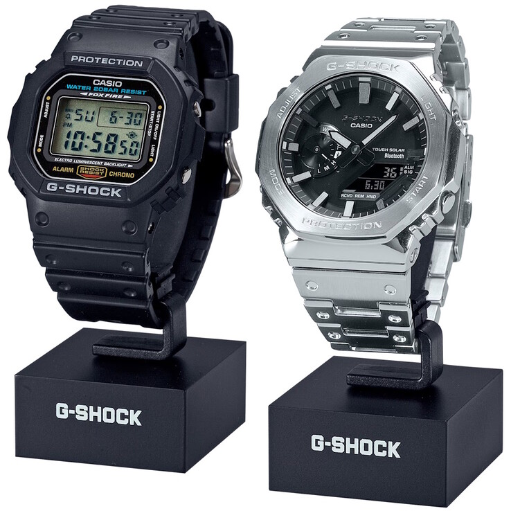 A G-Shock C-alakú óraállvány két darabból álló készletben kapható. (Kép forrása: Casio)