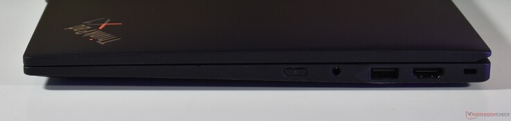 jobbra: 3,5 mm-es hang, 3,5 mm-es hang, USB-A 3.2 Gen 1, HDMI, Kensington-zár