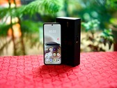 A Motorola Razr 70 két nagyon fényes kijelzőt kínál.