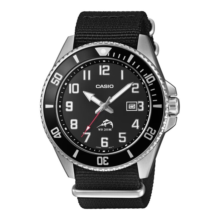 Casio Duro MDV106C-1AV búváróra fekete számlappal, hangsúlyos arab számokkal, fekete, egyirányban forgatható lünettával, rozsdamentes acél tokkal és fekete szövetszíjjal.