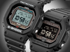 A Casio G-Shock GW-BX5600 (a képen) két változata - az egyik normál LCD-vel, a másik fordított LCD-vel. (Kép forrása: Casio)
