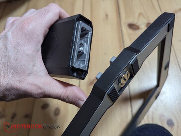 Csatlakoztassa a lábat az állványhoz