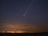A Canva által generált kép, amely egy meteoritot ábrázol az égen.